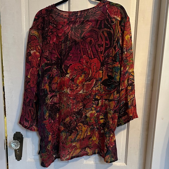 Chico's Vibrant Floral V-Neck sheer Blouse - Red and Black 100% silk - Picture 8 of 9